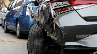 Bakıda iki avtomobil toqquşub, xəsarət alan var 