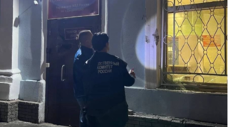 “KamAZ”la polis şöbəsinə hücum etdi - Rusiyada 