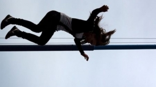 Bakıdakı sığınacaqda pəncərədən yıxılan 16 yaşlı qız öldü 