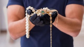 Sumqayıtda evdən 15 000 dollar və qızıl-zinət əşyaları oğurlanıb 