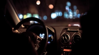 Nişanı oxumaq üçün maşını saxladı, külli miqdarda cərimələndi 