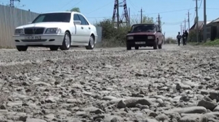 Şəmkirdə təmirə həsrət qalan yol - VİDEO 