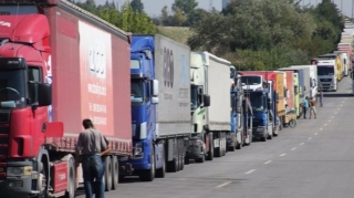Yüzlərlə TIR sərhəddə qalıb Avropaya buraxılmır