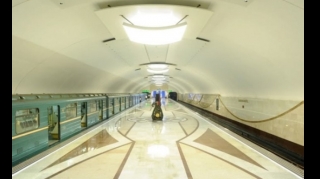 Bakı metrosunda sərnişin qatar yoluna DÜŞDÜ 