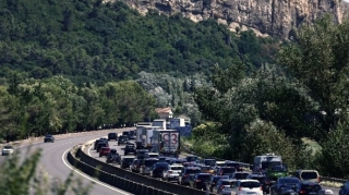 Tıxacların uzunluğu rekord həddə çatdı - Fransada yandırıcı istilər 