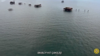 Neft Daşlarının yaxınlığında balıqçı batdı: Helikopter cəlb olundu - VİDEO 