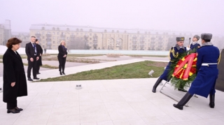 Bakıya səfərində Zəfər parkını da ziyarət etdi - FOTO