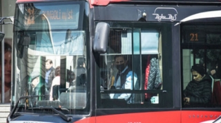 Bu sürücülər iki saatdan sonra dayanmalıdır: "Gözləri puldan yolu görmür"   - FOTO