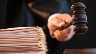 Tanışının telefonunu danışmaq adı ilə alıb "Prius"a minərək qaçdı - MƏHKƏMƏ 