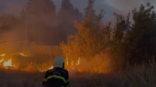 Qazaxda köhnə xalça sexinin ərazisində yanğın oldu - VİDEO