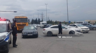 Gəncədə minik maşını yük maşını ilə toqquşdu  - FOTO