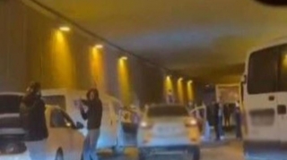 Gənclər tuneldə rəqs etdi, YOL BAĞLANDI 