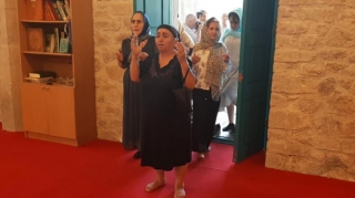 Şuşalılar Yuxarı Gövhər Ağa məscdini ziyarət edib, namaz qılıblar  - FOTO