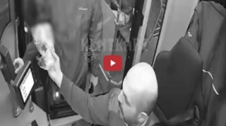 Avtobus sürücüsü iftara gecikənlərə yemək payladı - VİDEO 