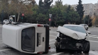Bakıda qəza - Xəsarət alanlar var - FOTO