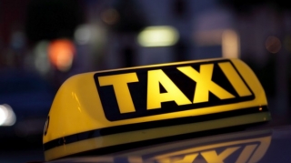 Taksi sürücüsü müştərini döydü - Gəncədə 