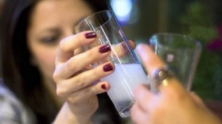 Azərbaycanda meşəlikdə ŞOK OLAY! Qızı içizdirdi, maşının kapotunun üstündə… 