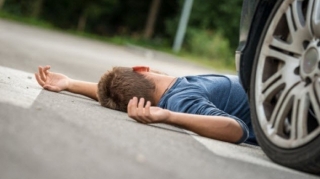 Cəlilabadda avtomobil 5 yaşlı uşağı vuraraq öldürüb 