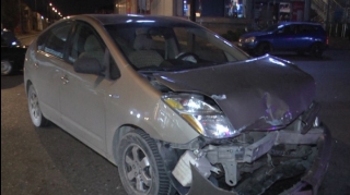 Bakıda taksi sürücüsü qəza törədib, sərnişin xəsarət alıb - FOTO - VİDEO 