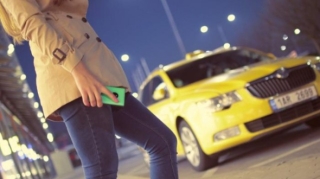 Sərnişinin pulunu və telefonunu oğurlayan taksi sürücüsü saxlanıldı 