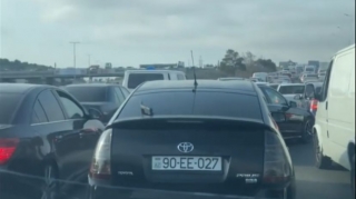 Bakı-Sumqayıt yolundakı tıxaca səbəb nədir?  - VİDEO