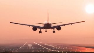 İtaliyada ayaqyalın şəxs təyyarəni qaçırıb və fransalı qırıcı tərəfindən “saxlanılıb” 