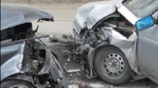 Bakıda 2 avtomobil toqquşdu, xəsarət alanlar var 