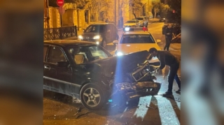 Bakıda iki avtomobil toqquşdu, xəsarət alanlar var  - FOTO