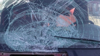 Yolu keçən piyadanı avtomobil vurdu