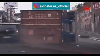 "TIR" qəfildən yolun ortasına aşdı:  təhlükəli anlar  - VİDEO