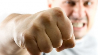 Şüvəlanda 55 yaşlı kişi qohumu tərəfindən döyülüb