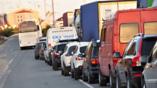 Rusiyadan Qazaxıstana gedənlərin sayı artdı: Sərhəddə sıxlıq yarandı 