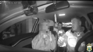 Vəsiqəsi əlindən alınan qadın sürücü bu dəfə sərxoş tutuldu - VİDEO 