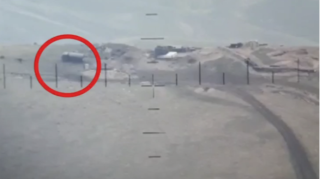 İçərisində düşmənin canlı qüvvəsi olan yük maşınının ordumuz tərəfindən vurulması - ANBAAN VİDEO 