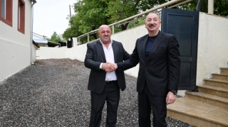 İlham Əliyev Qırmızı Bazarda - FOTO