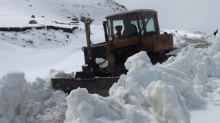 "Ömrümdə belə hadisə görməmişdim" - Qubada qarın hündürlüyü üç metri keçib - VİDEO 
