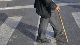 В Геранбойском районе микроавтобус насмерть сбил 74-летнего мужчину