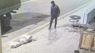 Смертельное ДТП в Хызы: водитель сбил пешехода и скрылся - ВИДЕО 