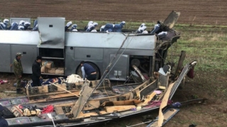Çində yol-nəqliyyat hadisəsi nəticəsində 12 sərnişin həyatını itirib