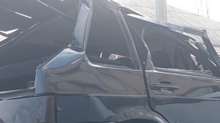 Gəncədə minik avtomobili yük maşınına çırpılıb, xəsarət alan var - FOTO 