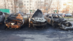 Naməlum şəxs 6 avtomobili yandırdı - VİDEO