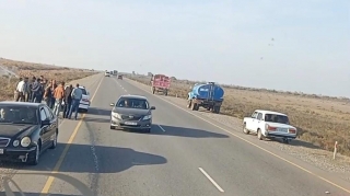 Biləsuvarda minik avtomobili traktorla toqquşub - FOTO 