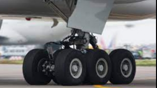 Havaya qalxan təyyarənin təkəri qopdu   - VİDEO