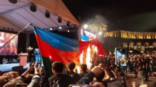 İrəvanda Azərbaycan və Türkiyə bayraqları yandırıldı  - VİDEO