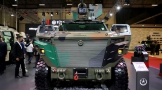 Türkiyə yerli zirehli maşını "Pusat"ı  nümayiş etdirdi  - FOTO