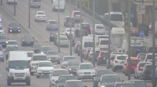 Bakıda körpüdə qəza olub, sıxlıq yaranıb   - FOTO