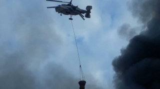 В тушении пожара в Габале задействованы два вертолета МЧС
