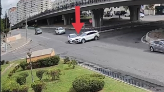 Bu yolda diqqətli olmayan sürücülər hər gün qəzaya düşürlər - VİDEO