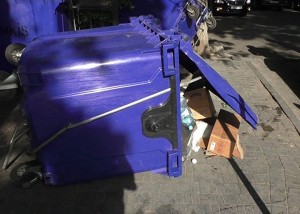 Polis piket iştirakçılarının vurduğu ziyanla bağlı görüntülər yayıb - FOTO