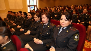 Vilayət Eyvazov DİN-in qadın əməkdaşlarını və hərbi qulluqçularını təbrik etdi